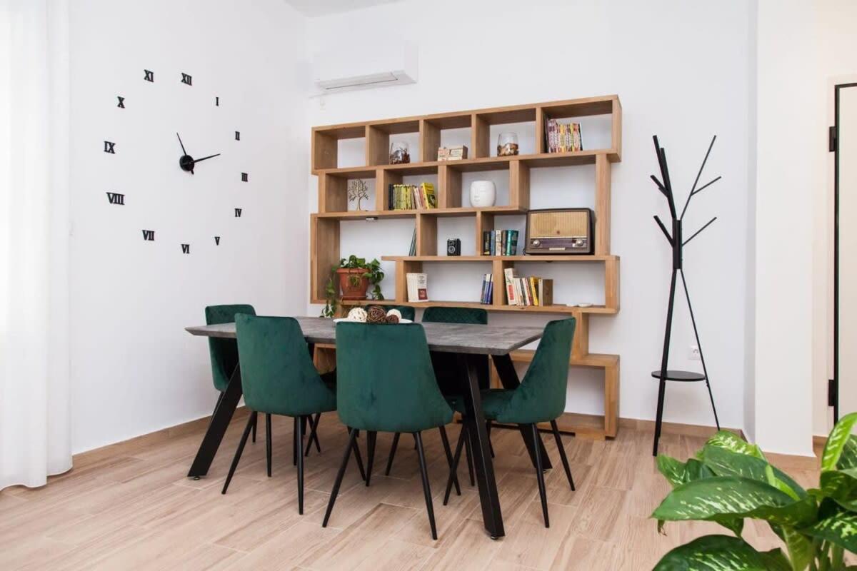 Beautiful New Apartment In Petralona Athens Exterior photo